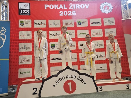 tekmovalci na stopničkah