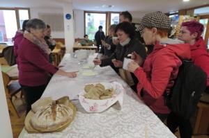 Okušanje solčavskega sireka v domu Rinka v Solčavi 