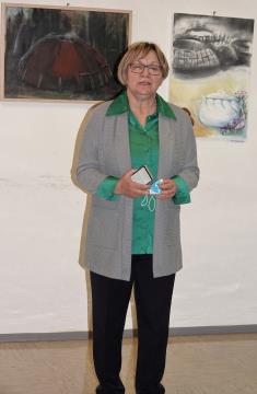 Podžupanja Lijana Lovše nagovorila prisotne ob otvoritvi razstave v avli Občine Litija