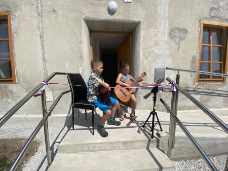 6F53CDDB-822C-445C-8C23-2AB71B5F6986