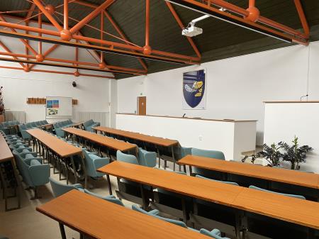 Kvačkani grb visi v veliki sejni Občine Litija