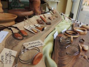 20988890_254274965080454_1982065009693236966_o