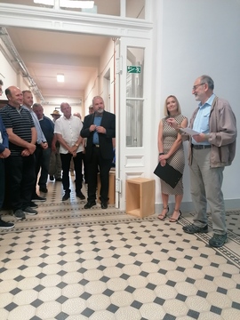 obiskovalci v Mestnem muzeju