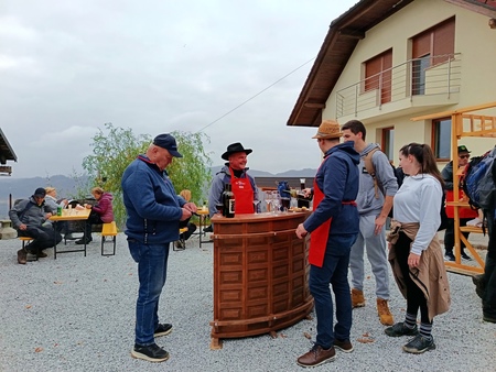 ponudniki in pohodniki