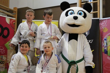 tekmovalci in maskota