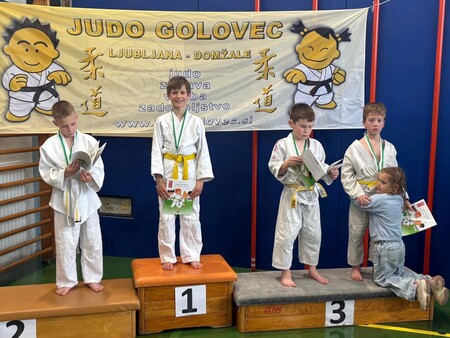 Tekmovalci na stopničkah